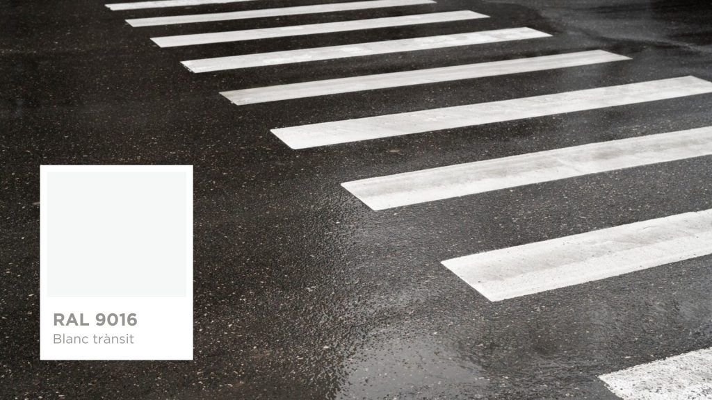 RAL 9016 per senyalització peatonal RAL 9016 per senyalització peatonal