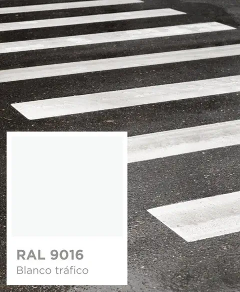 RAL 9016 para señalización peatonal